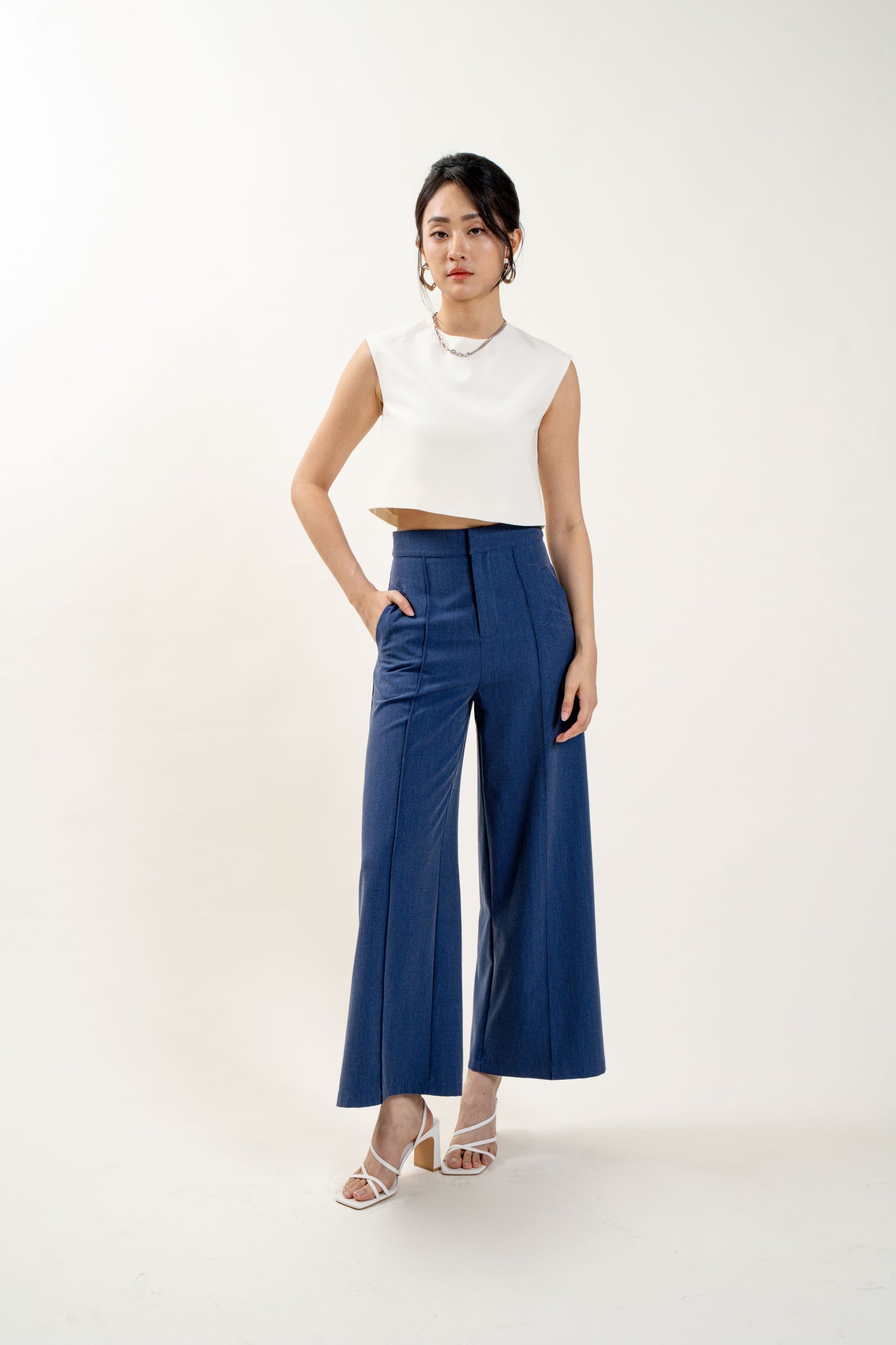 Chic Sleeveless Top (White)