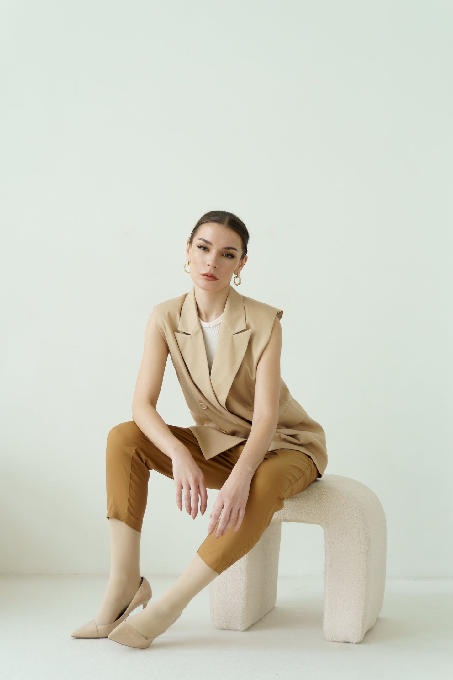 Sleeveless Coat (Beige)