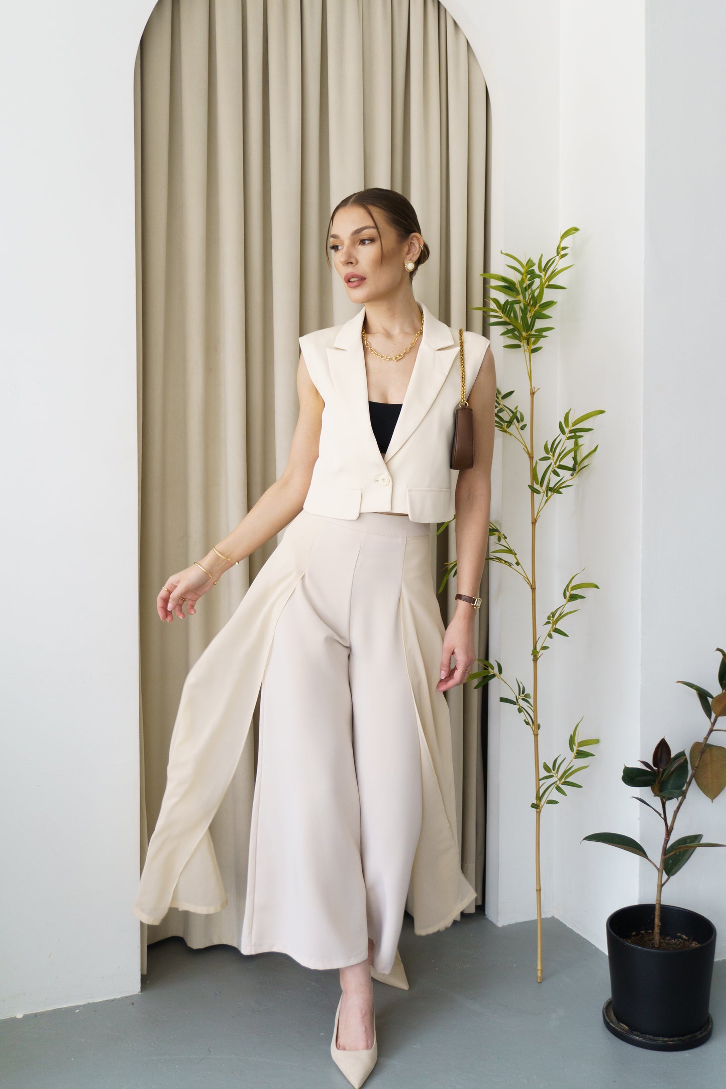 Cropped Blazer (Beige)