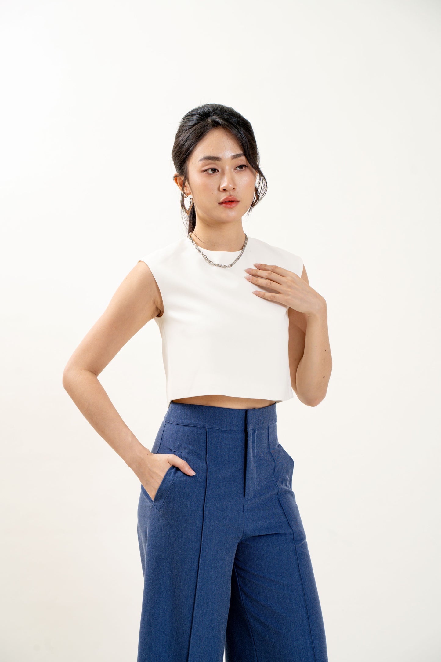 Chic Sleeveless Top (White)