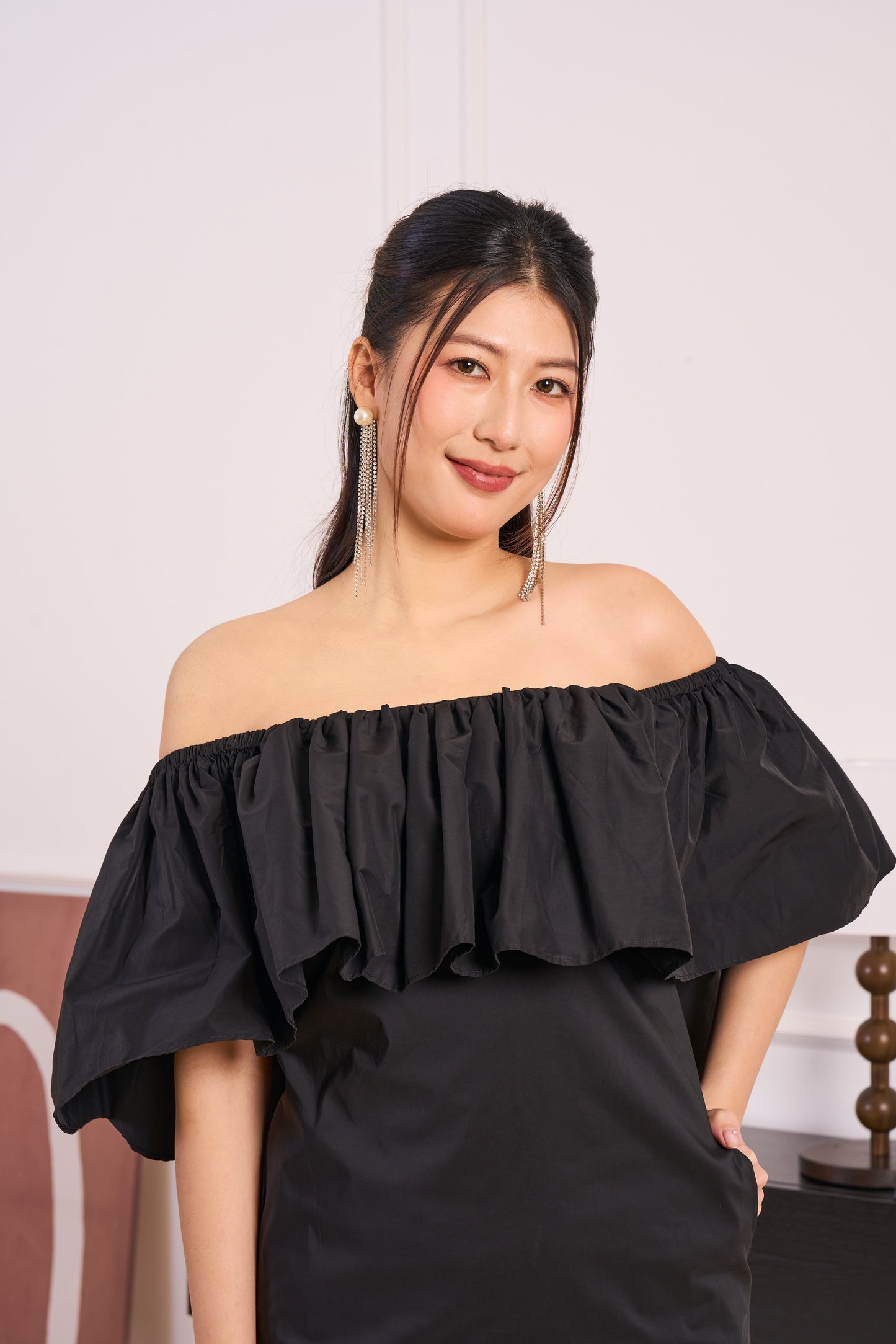 Noir Off-Shoulder Dress(Black)